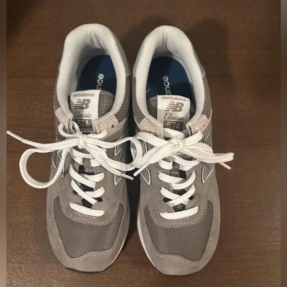 Women’s New Balance 574, Grey and White, Size US 8 - Picture 11 of 17